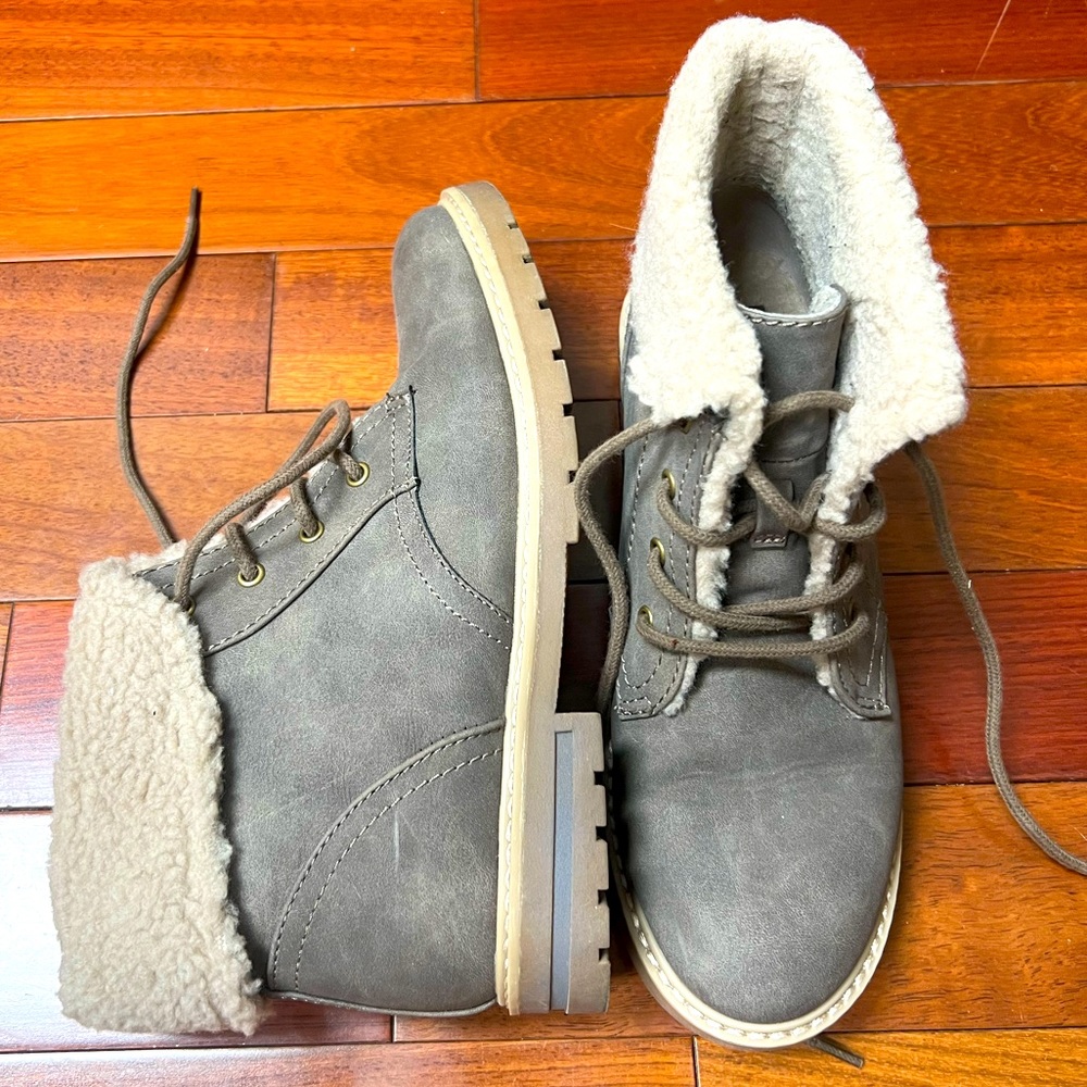 Sonoma Goods For Life Cabinet Boots, Size 9, Taupe